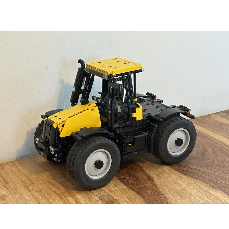 Urban Farming Model - MOC-254775 Modello di trattore giallo-nero per