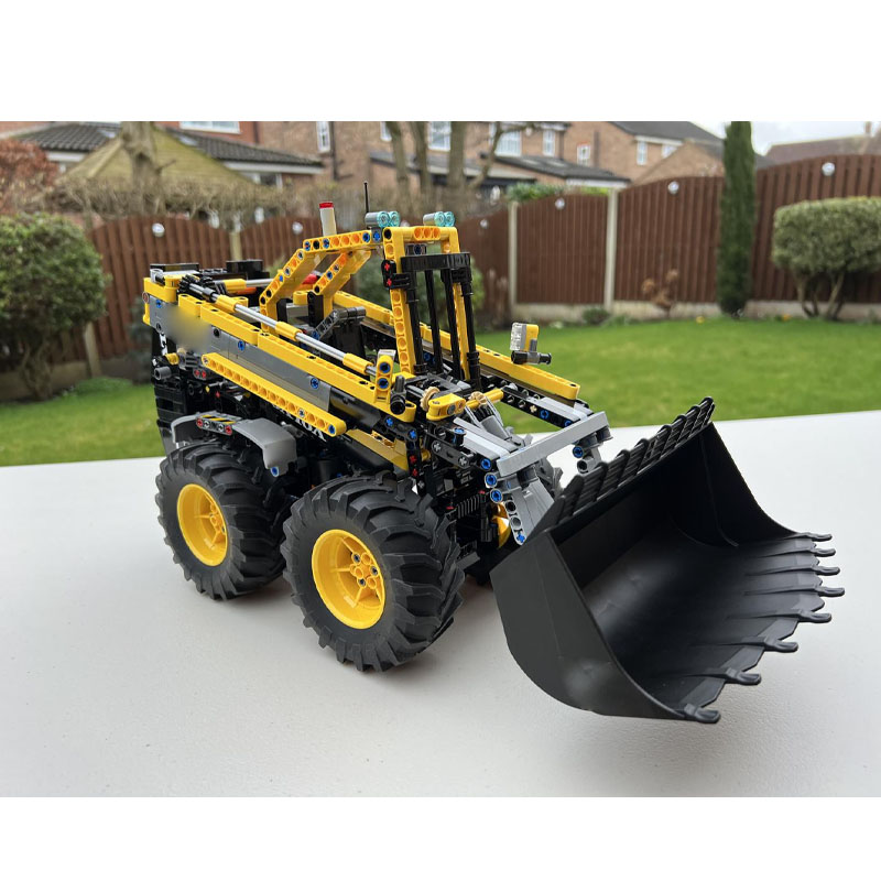 Urban Farming Model - MOC-104489 Modello di Pala Gommata Agricola